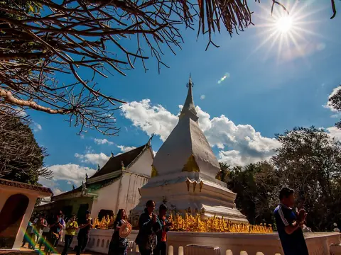 Lan Xang-style stupa, Phra That Si Song Rak (Dan Sai)