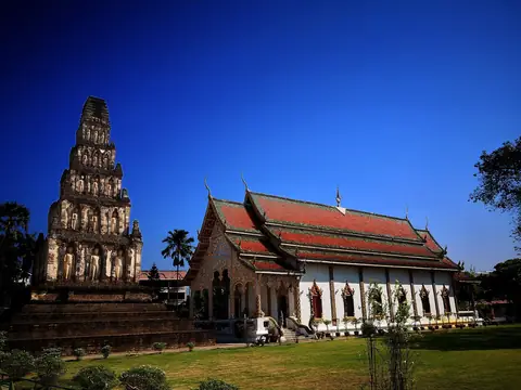 Stepped chedi and hall at dusk, Wat Chamadevi