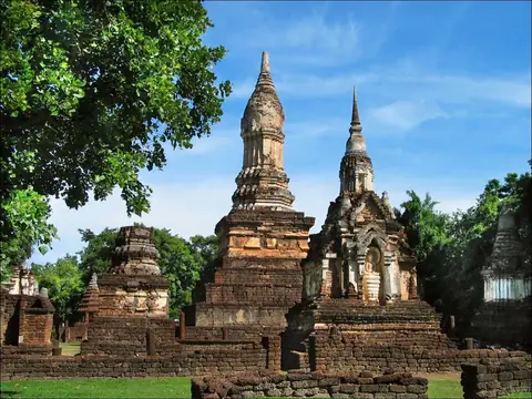 Rows of small chedis, Wat Chedi Chet Thaeo (Si Satchanalai)