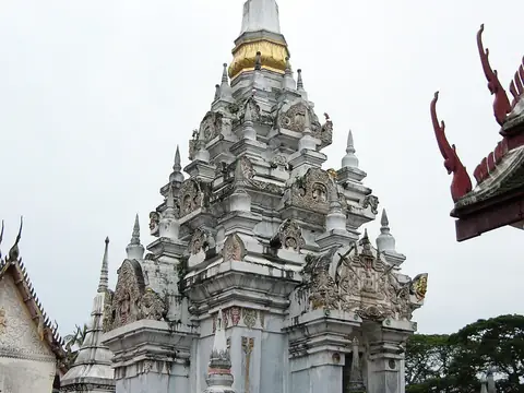 Srivijaya-style stupa, Wat Phra Borommathat Chaiya