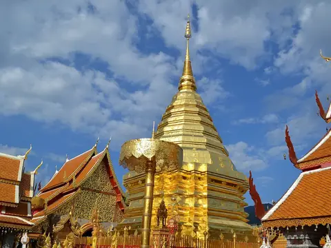 Golden chedi and temple roofs, Wat Phra That Doi Suthep