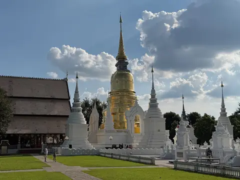 White chedis and the large central chedi, Wat Suan Dok
