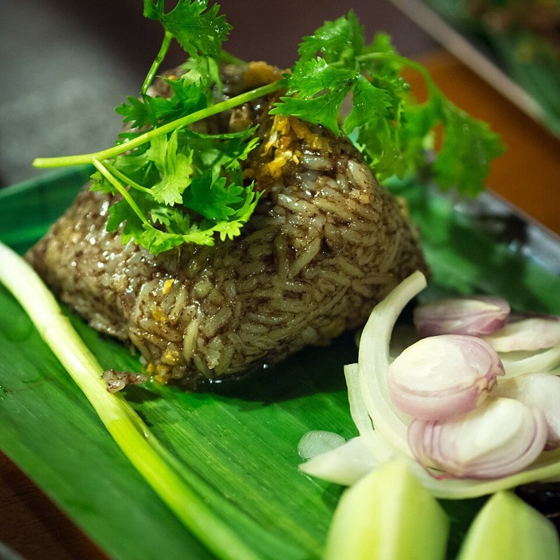 Khao kan chin (rijst gestoomd in bananenblad) – ข้าวกั๊นจิ้น (Thais gerecht)