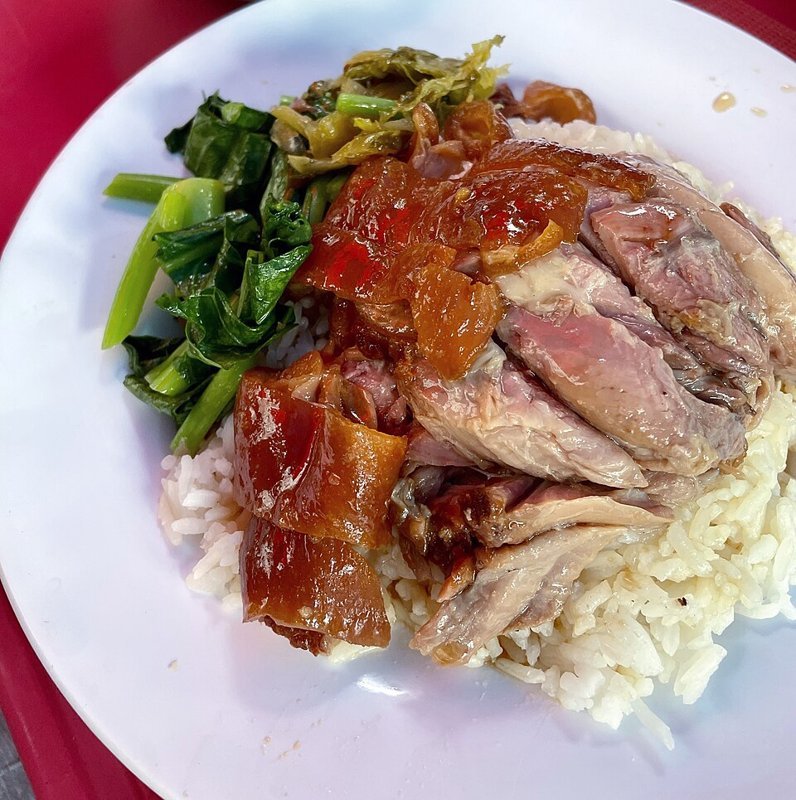 Khao kha mu (gestoofde varkenspoot op rijst) – ข้าวขาหมู (Thais gerecht)