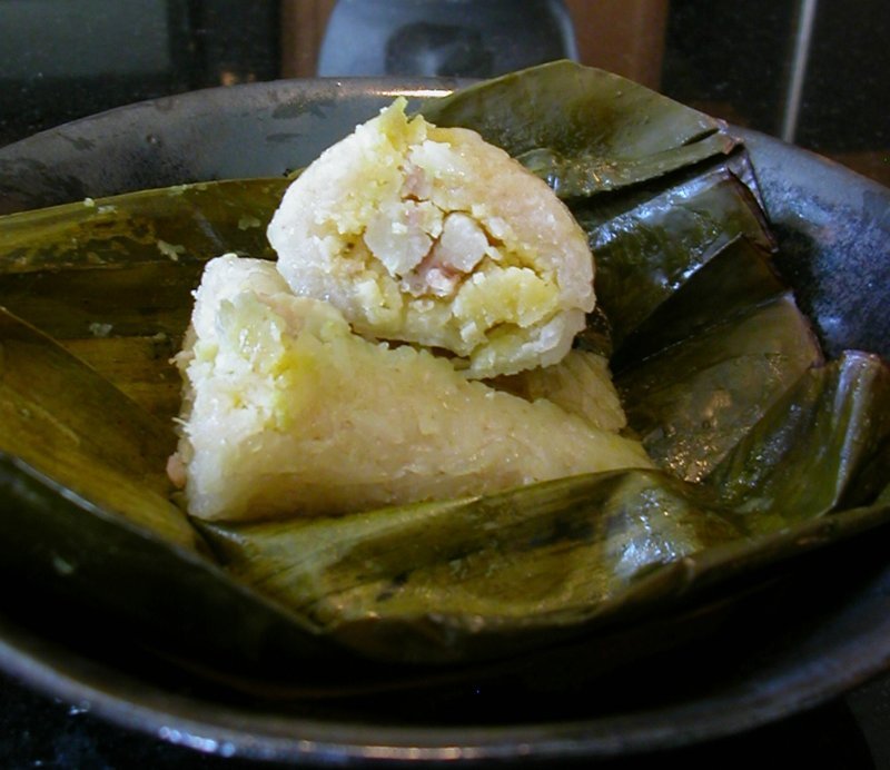 Khanom tom (Chak Phra-kleefrijst) – ข้าวต้มมัด (Thais gerecht)