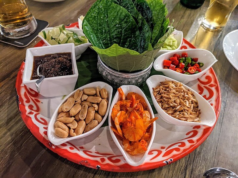 Miang kham (bladhapje) – เมี่ยงคำ (Thais gerecht)