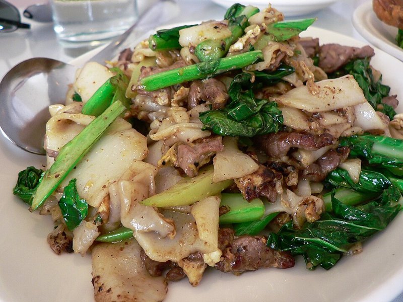Phat si io (noedels met sojasaus) – ผัดซีอิ๊ว (Thais gerecht)
