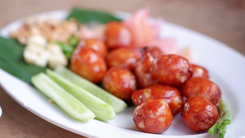 Sai krok Isaan (zure worst) – ไส้กรอกอีสาน (Thais gerecht)